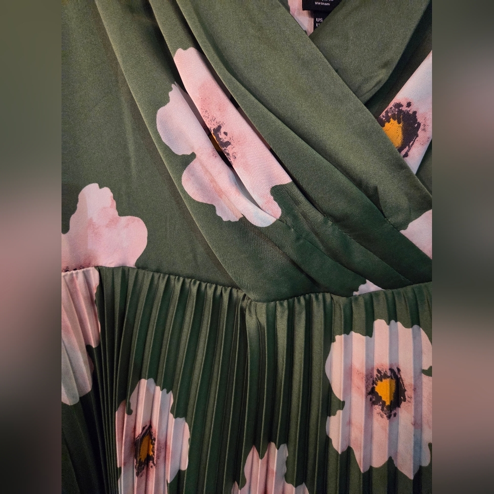Maggy London Green Floral Pleated Wrap Midi Dress - Size 16 - Picture 7 of 8